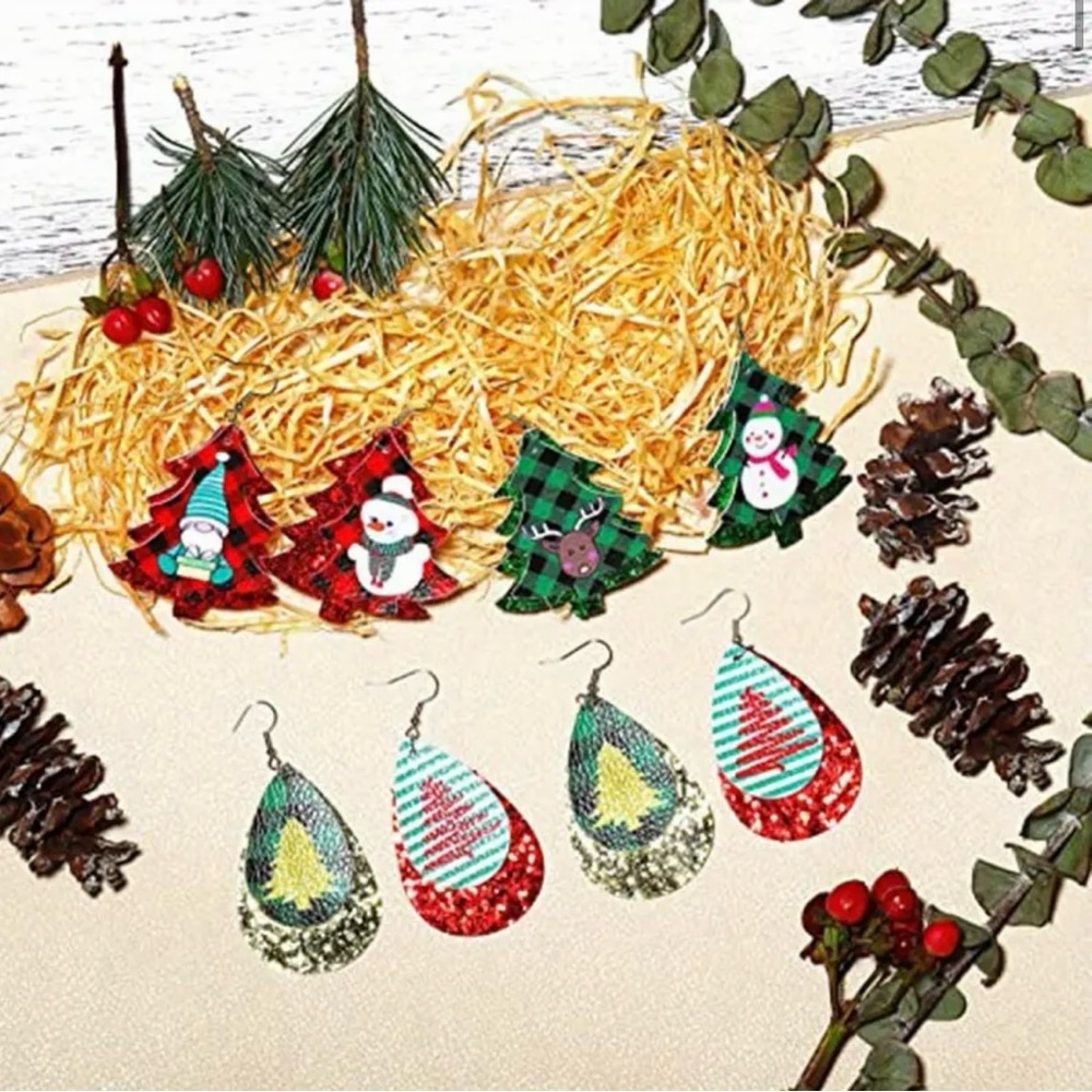 ⭐️ 5 for $25 Wood Christmas Santa Earrings Holiday Dangle Boutique - Picture 6 of 6